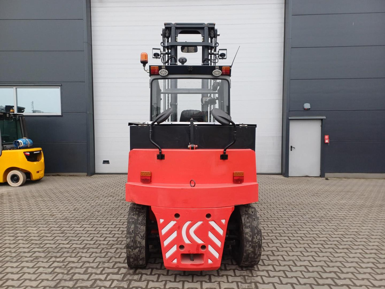 Electric forklift Kalmar ECF80-9: picture 7