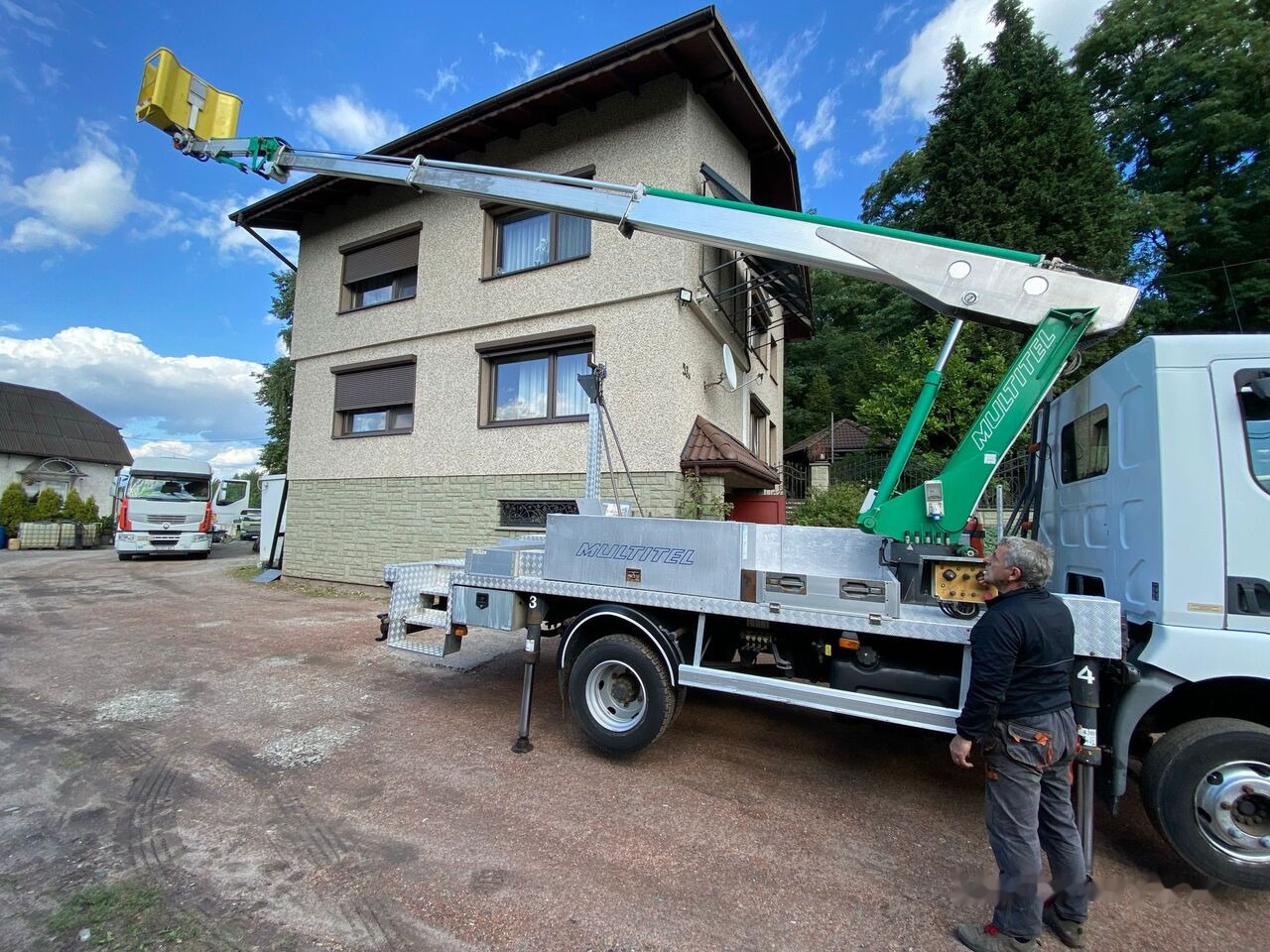 Truck mounted aerial platform Renault Midlum Dci 220: picture 17