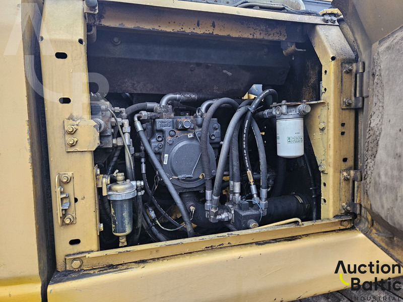 Crawler excavator Komatsu PC180LC: picture 19