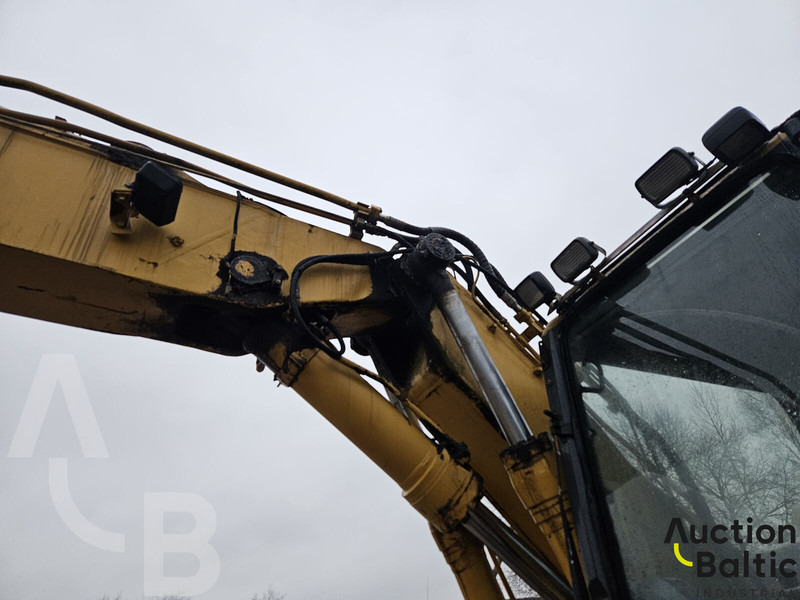 Crawler excavator Komatsu PC180LC: picture 16