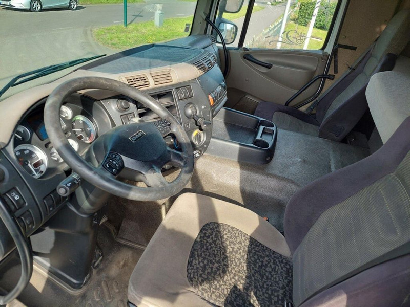 Interior photo 2: Tractor unit DAF CF 85.460 4x2 Retarder