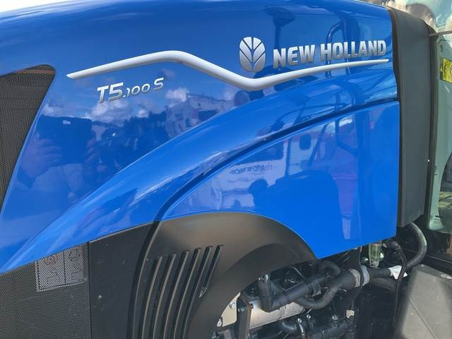 Farm tractor New Holland T5.100: picture 9