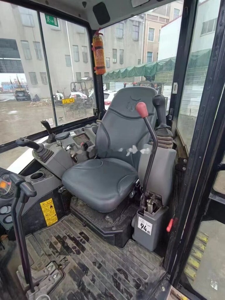 Mini excavator Bobcat E35: picture 6