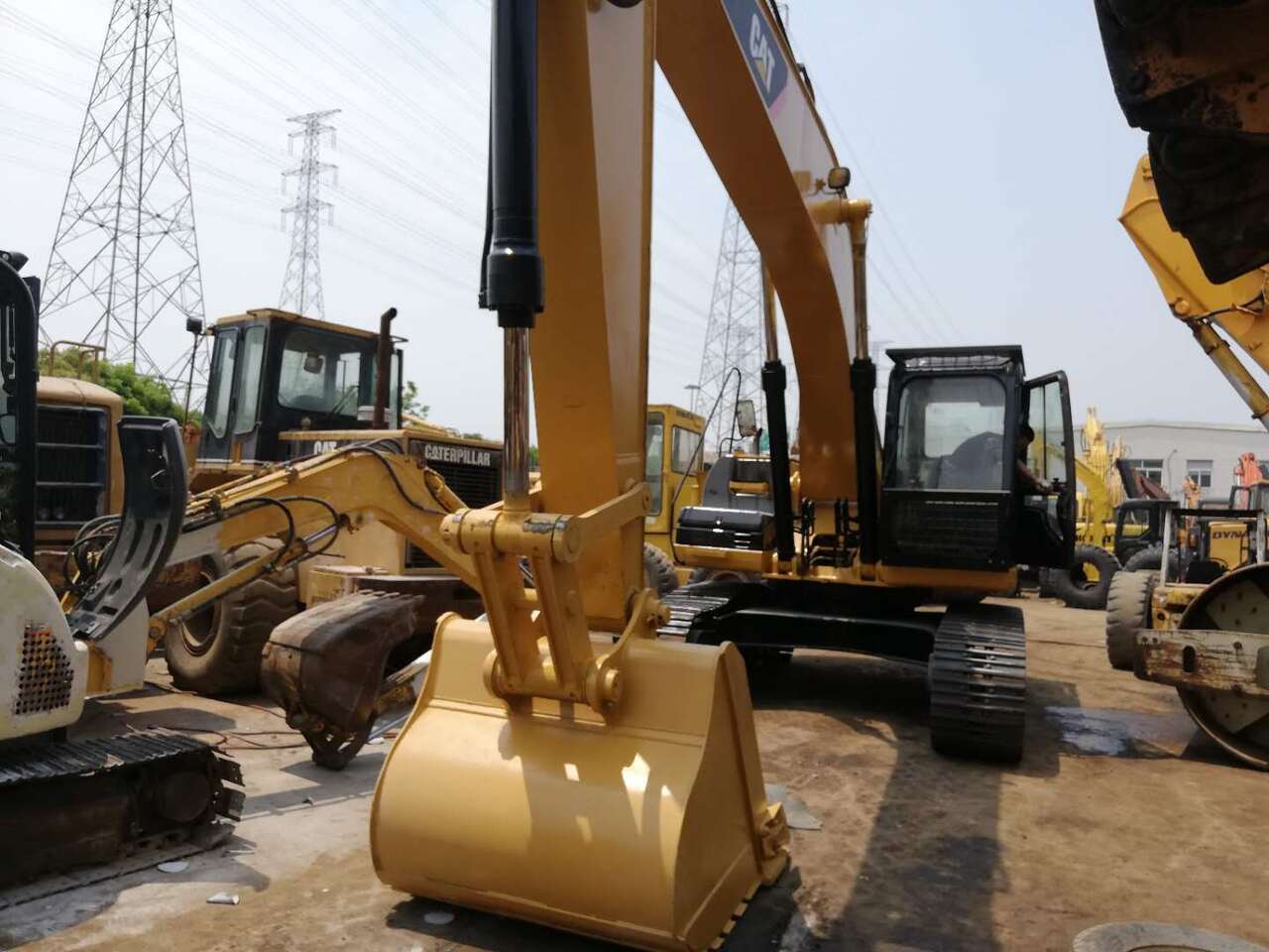 Crawler excavator Cat 325D: picture 6