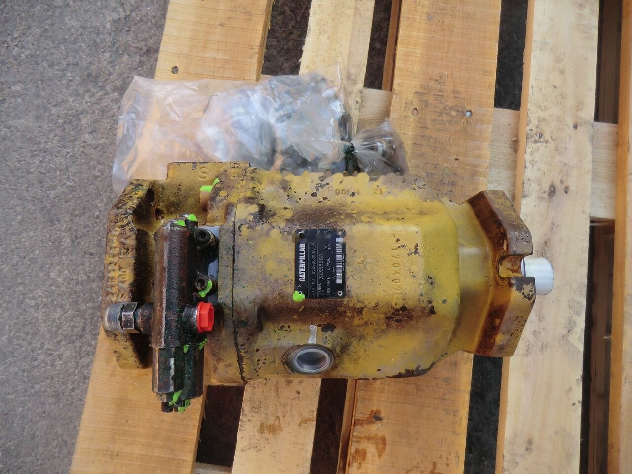 Hydraulic motor for Crawler loader Caterpillar LCS00315   Caterpillar 963D: picture 9