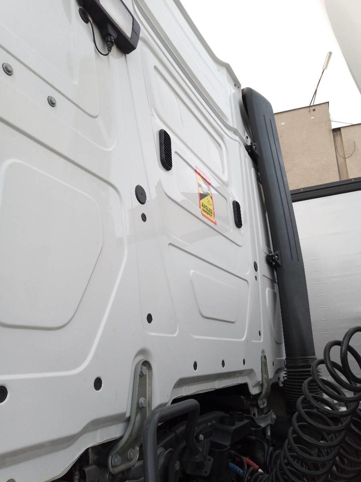 Tractor unit Mercedes-Benz Actros 1848 4x2 BigSpace PTO compressor: picture 7
