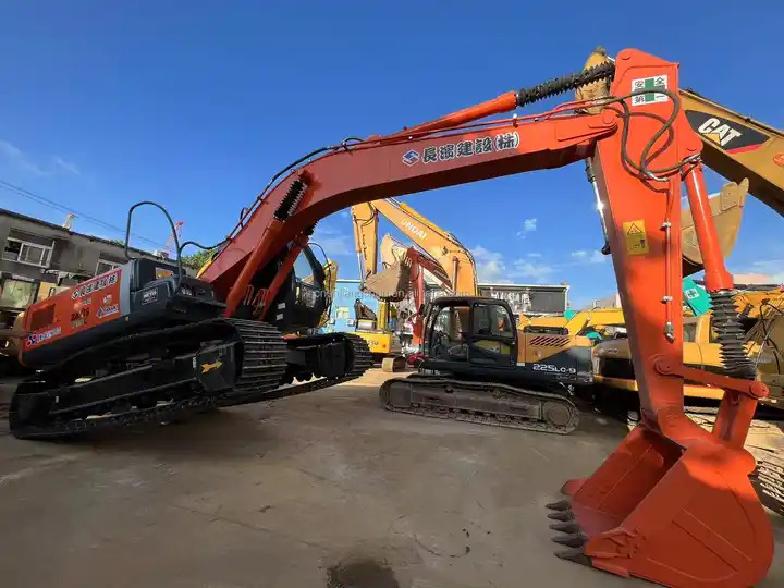 Crawler excavator Good Condition used Hitachi ZX200-3G crawler excavator for sale. Hitachi ZX200-3.ZX200 crawler excavator for sale: picture 6