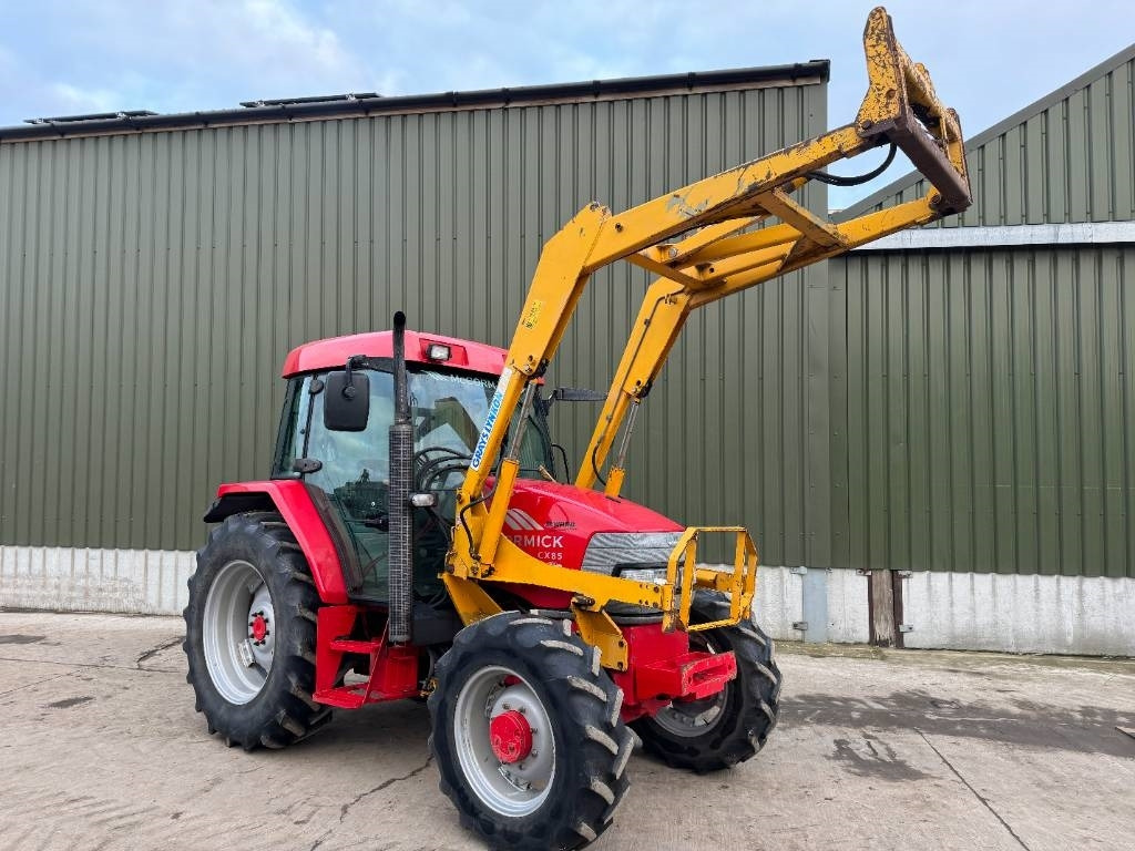 Farm tractor McCormick CX 80 c/w Grays Loader: picture 12