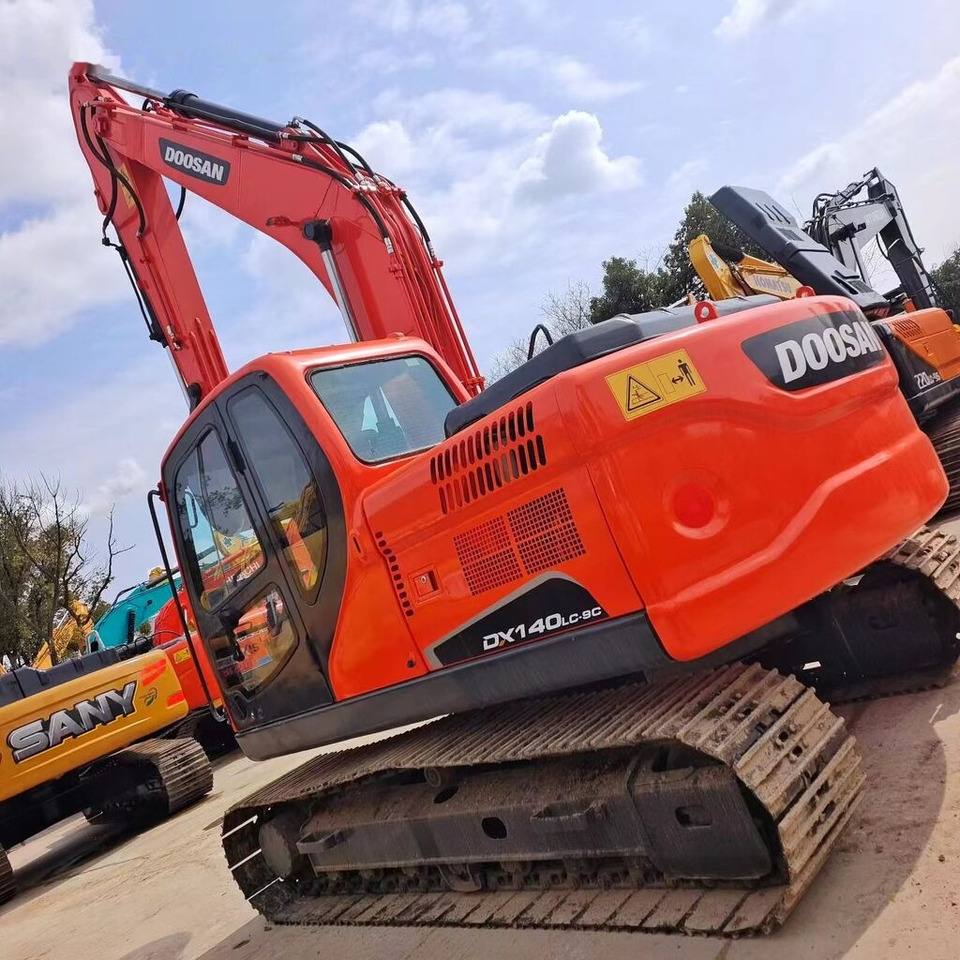 Crawler excavator Doosan DX140: picture 6