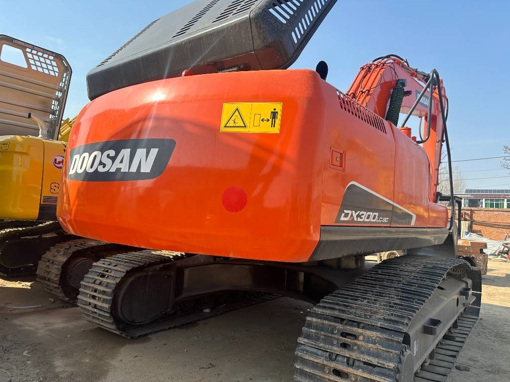 Crawler excavator Doosan DX 300: picture 7