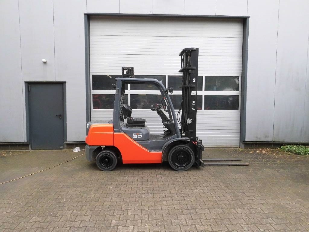 Diesel forklift Toyota 02-8 FD 30: picture 10