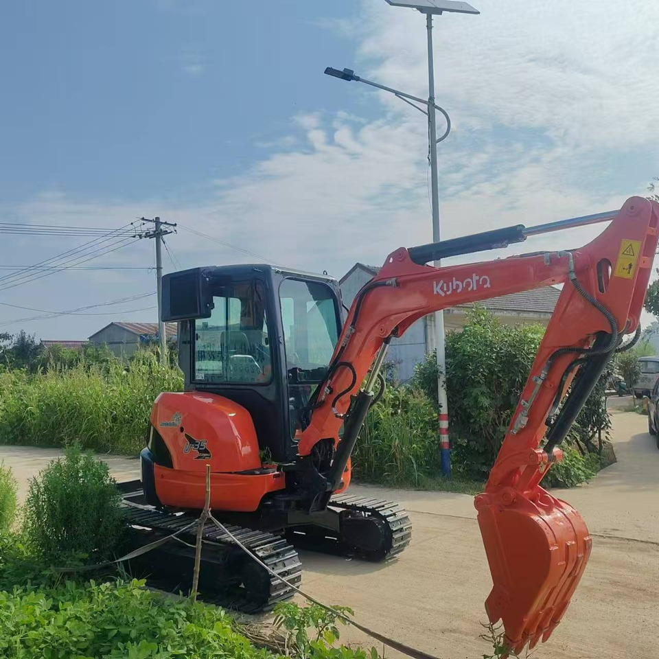 Mini excavator KUBOTA U35: picture 6