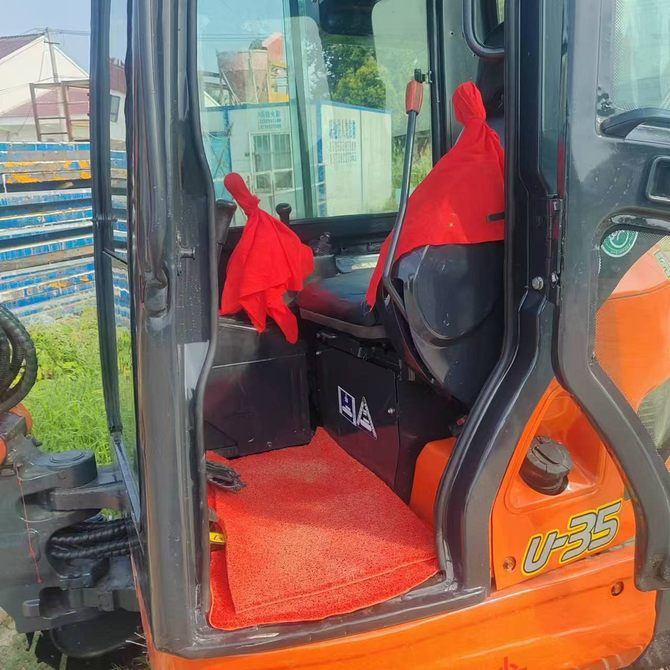 Mini excavator KUBOTA U35: picture 8