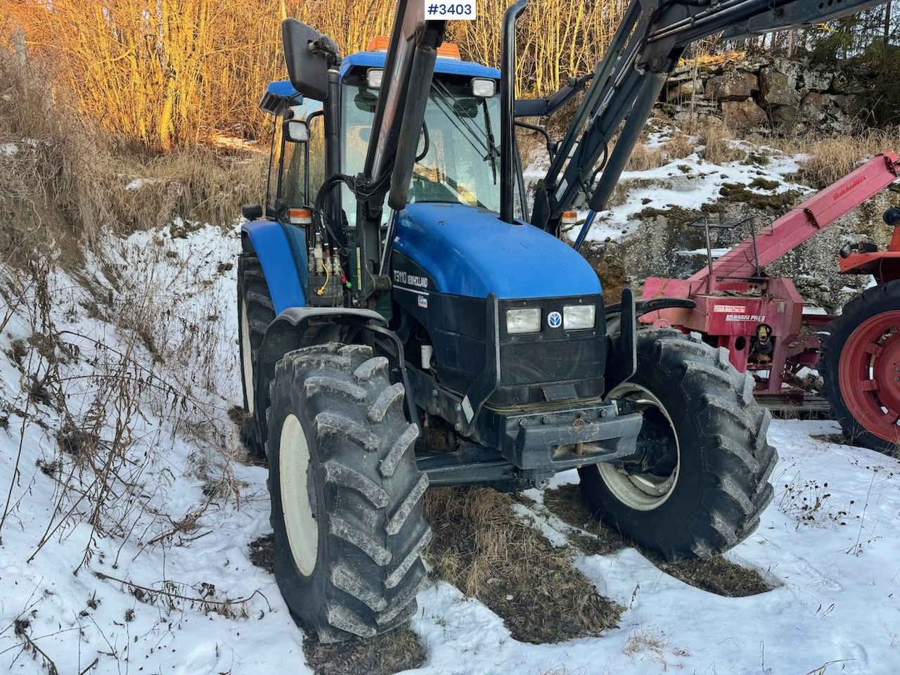 Farm tractor 2003 New Holland TS110 with Front Loader: picture 9