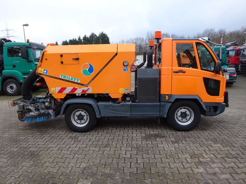 Road sweeper Multicar M30 HAKO FUMO Kehrmaschine + Schneeplatte 4x4: picture 8