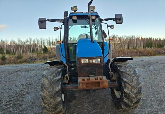 Farm tractor New Holland TS100 - NÄPPÄRÄ NELIVETO - VIDEO: picture 6