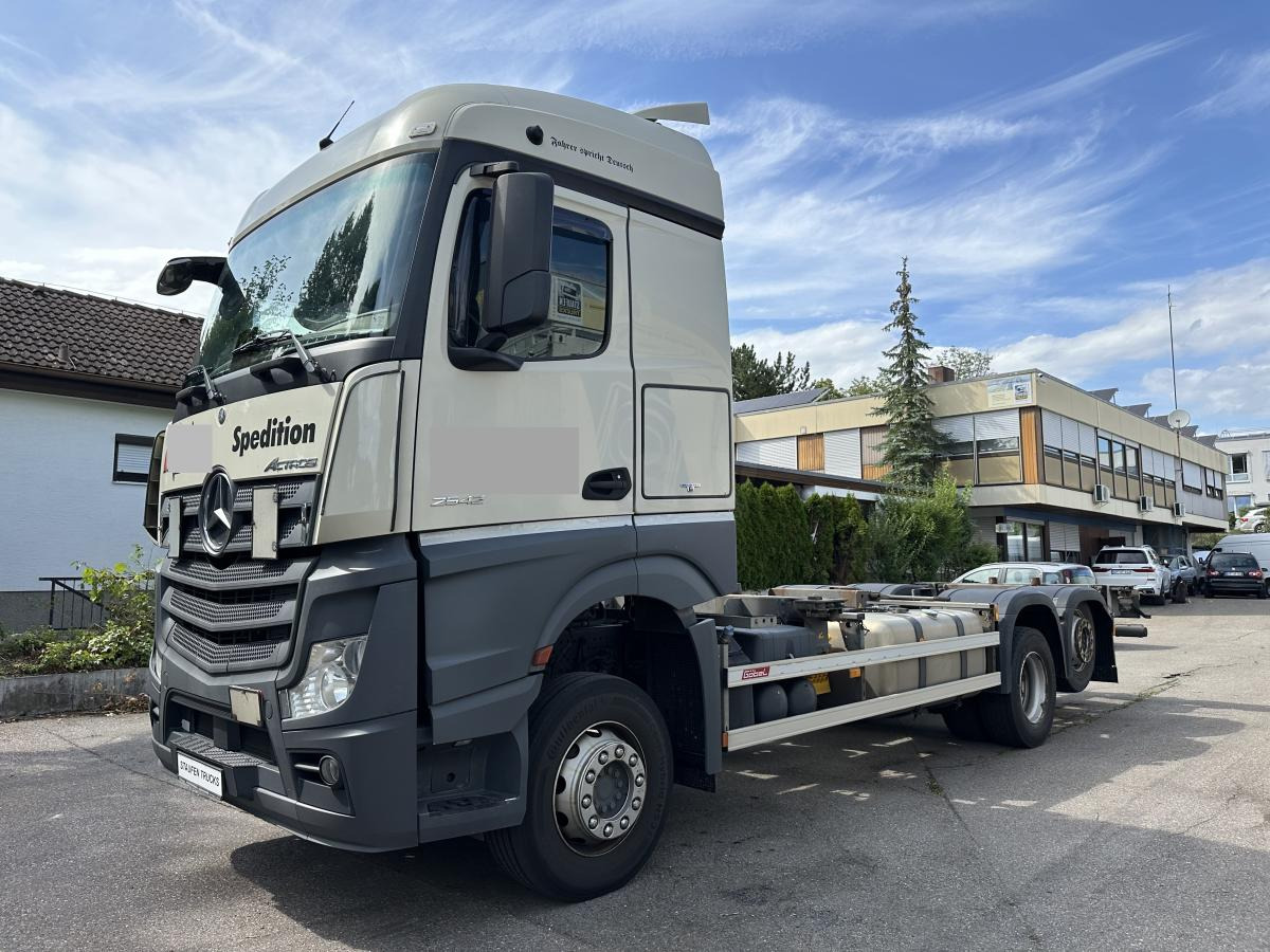 Container transporter/ Swap body truck Mercedes 3 x Actros 2542 LL BDF Standard 6x2: picture 11