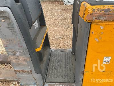 Electric forklift JUNGHEINRICH ECE 220: picture 8