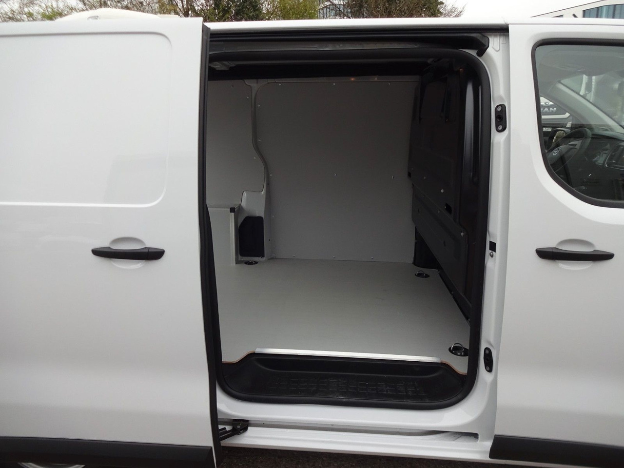 Leasing of  Opel 50 x Vivaro Kasten L1H1, Klima, PDC, Tempomat Opel 50 x Vivaro Kasten L1H1, Klima, PDC, Tempomat: picture 15