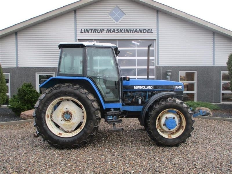 Farm tractor New Holland 8240 SLE Med frontlift og frontPTO: picture 7