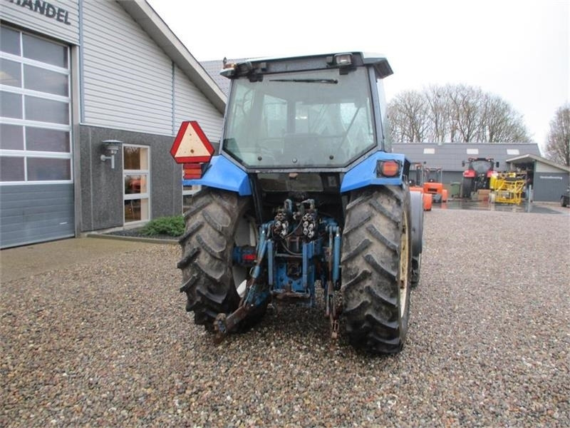 Farm tractor New Holland 8240 SLE Med frontlift og frontPTO: picture 14