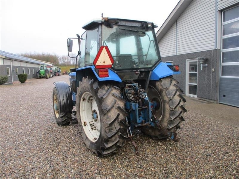 Farm tractor New Holland 8240 SLE Med frontlift og frontPTO: picture 11