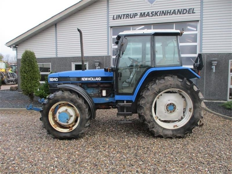 Farm tractor New Holland 8240 SLE Med frontlift og frontPTO: picture 10