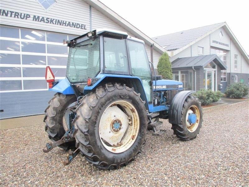 Farm tractor New Holland 8240 SLE Med frontlift og frontPTO: picture 12