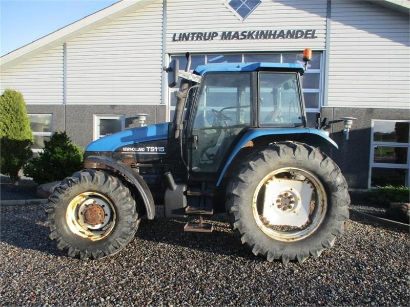 Farm tractor New Holland TS115 SLE: picture 7