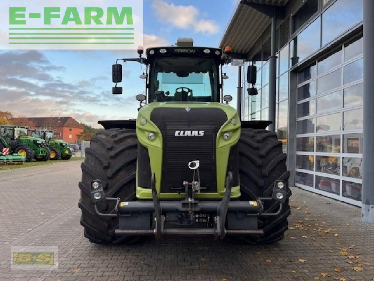 Farm tractor CLAAS xerion 4000 trac vc TRAC VC: picture 13