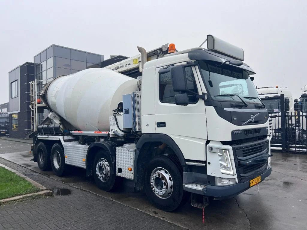 Concrete mixer truck Volvo FM 410 8X4 MIXER 9m3 + LIEBHERR CONVEYOR BELT: picture 7