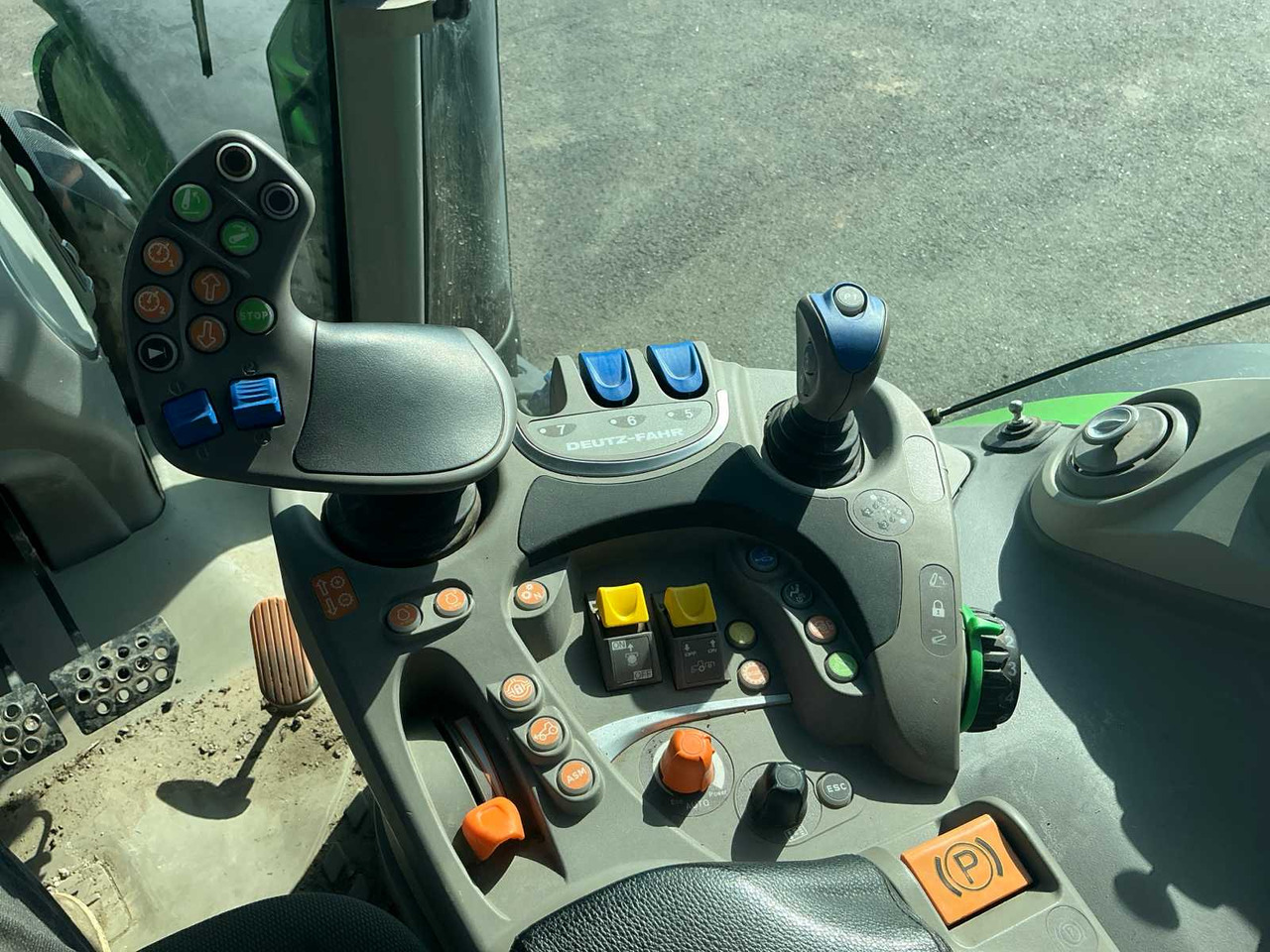 Farm tractor Deutz-fahr Afrotron 6185TTV: picture 28