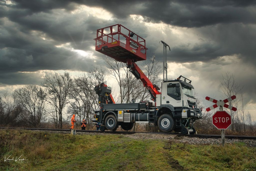 Truck mounted aerial platform Iveco TRAKER 4x4 RAIL ROAD PALFINGER SCHIENEN TWO WAY: picture 7