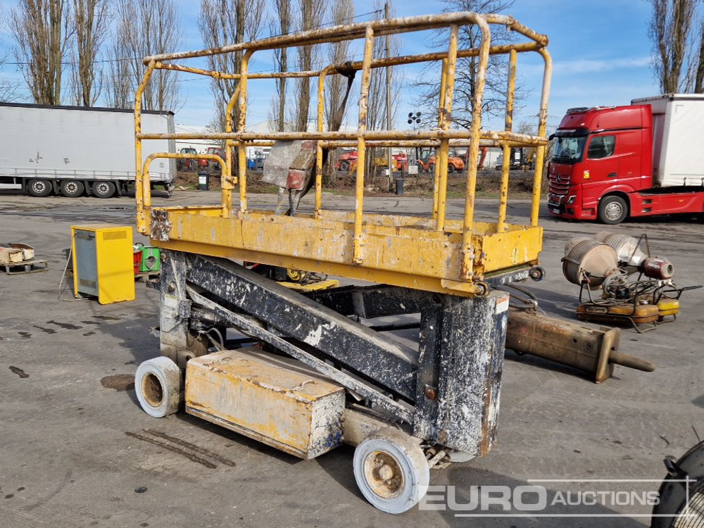 Aerial platform Upright Electric Scissor Lift: picture 6