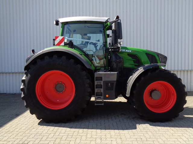 Farm tractor Fendt 824 Vario S4 ProfiPlus: picture 20