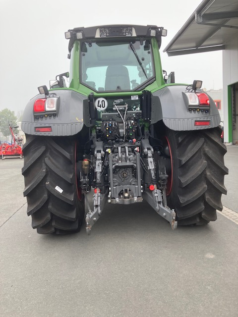 Farm tractor Fendt 824 Vario S4 ProfiPlus: picture 7