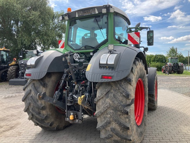 Farm tractor Fendt 828 Vario S4 ProfiPlus: picture 8