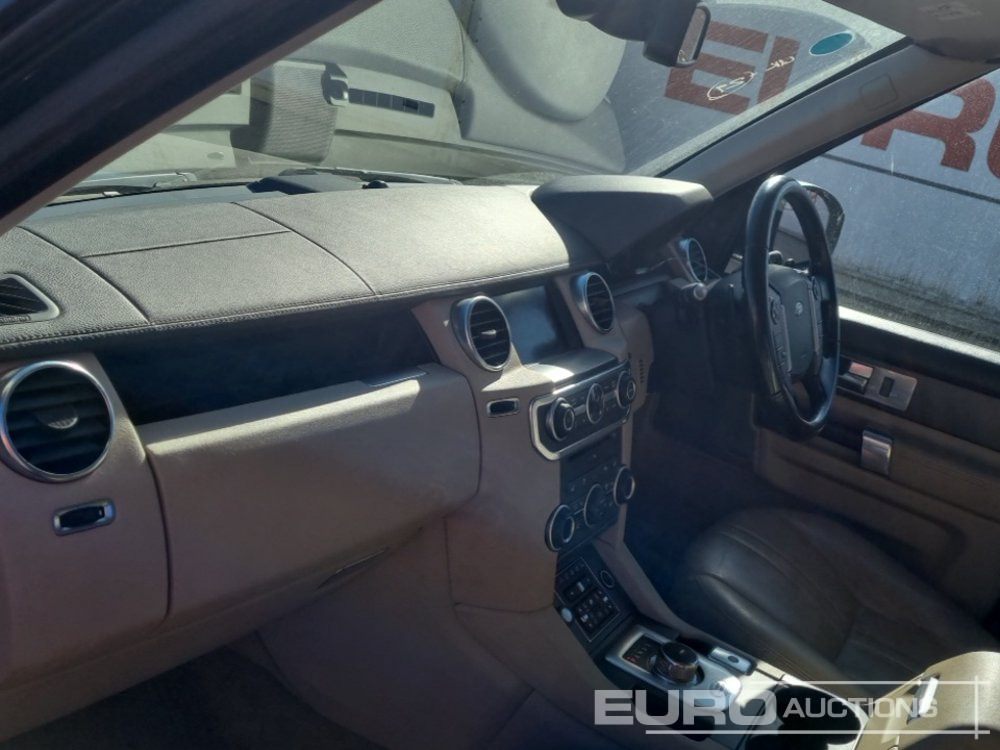 Car 2014 Land Rover Discovery: picture 24