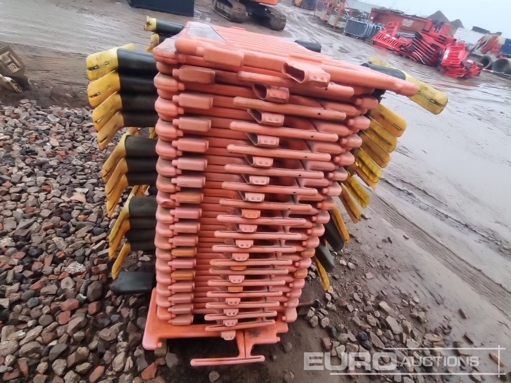 Construction equipment Bundle of Plastic Barriers: picture 6