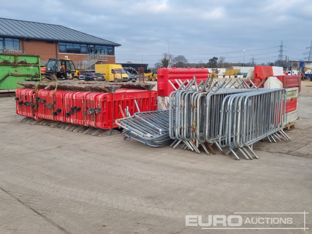 Construction equipment Bundle of Plastic Pedestrian Safety Barrier (5 of), Bundle of Metal Pedestrian Barrier (3 of), Bundle of Water Filled Barrier (3 of), Bundle of Plastic Mats: picture 7