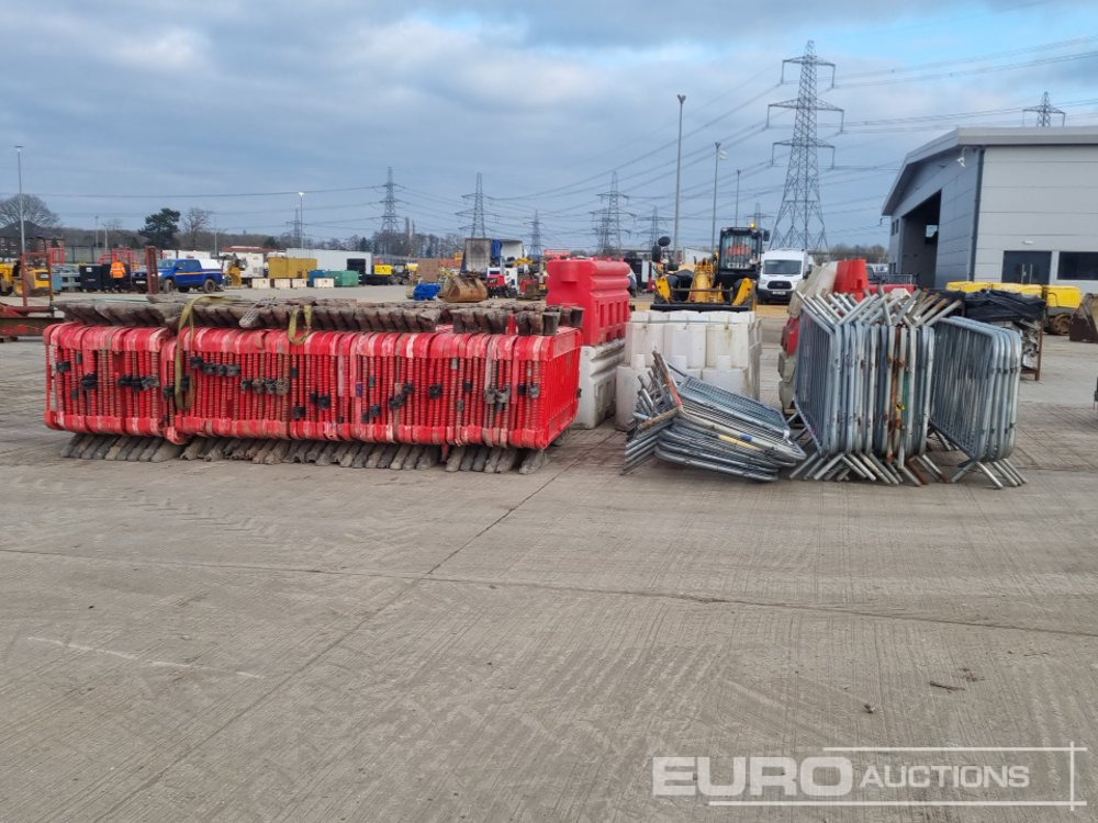 Construction equipment Bundle of Plastic Pedestrian Safety Barrier (5 of), Bundle of Metal Pedestrian Barrier (3 of), Bundle of Water Filled Barrier (3 of), Bundle of Plastic Mats: picture 6