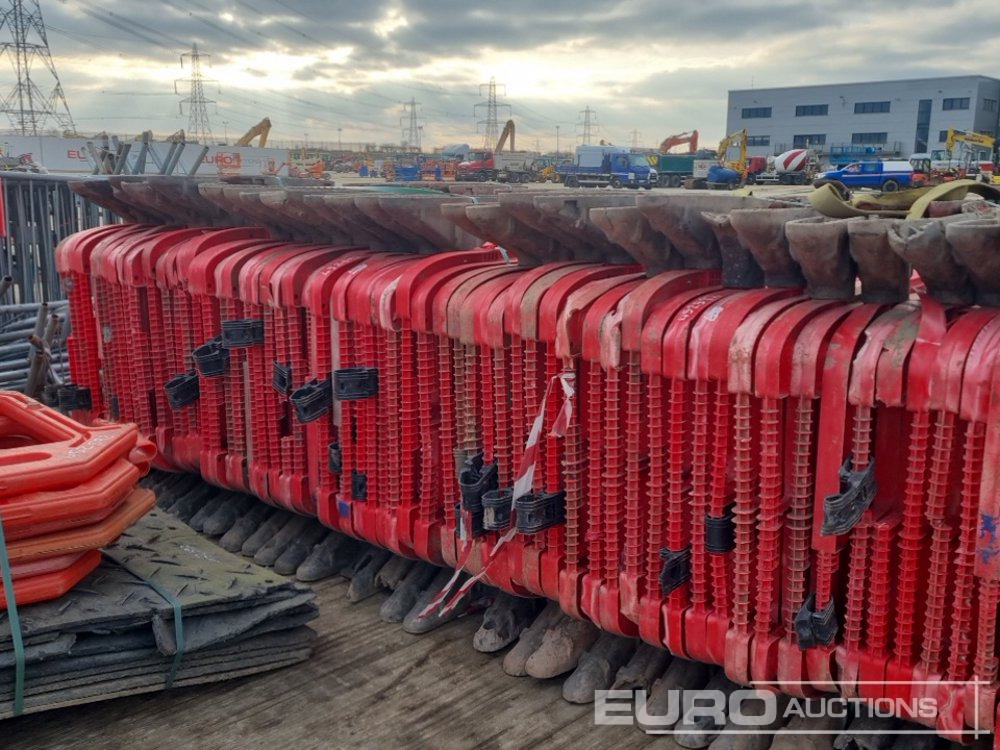 Construction equipment Bundle of Plastic Pedestrian Safety Barrier (5 of), Bundle of Metal Pedestrian Barrier (3 of), Bundle of Water Filled Barrier (3 of), Bundle of Plastic Mats: picture 16