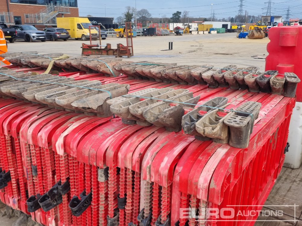 Construction equipment Bundle of Plastic Pedestrian Safety Barrier (5 of), Bundle of Metal Pedestrian Barrier (3 of), Bundle of Water Filled Barrier (3 of), Bundle of Plastic Mats: picture 21