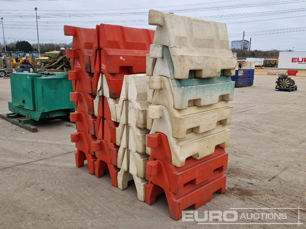 Construction equipment Bundle of Water Filled Barriers: picture 7