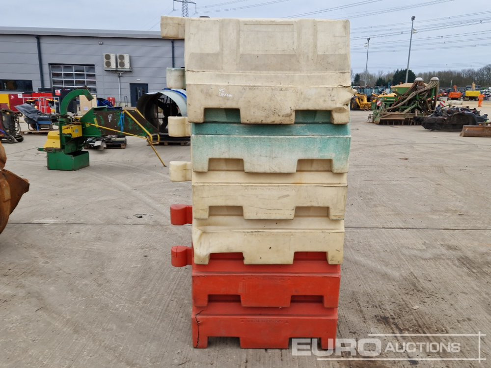 Construction equipment Bundle of Water Filled Barriers: picture 8