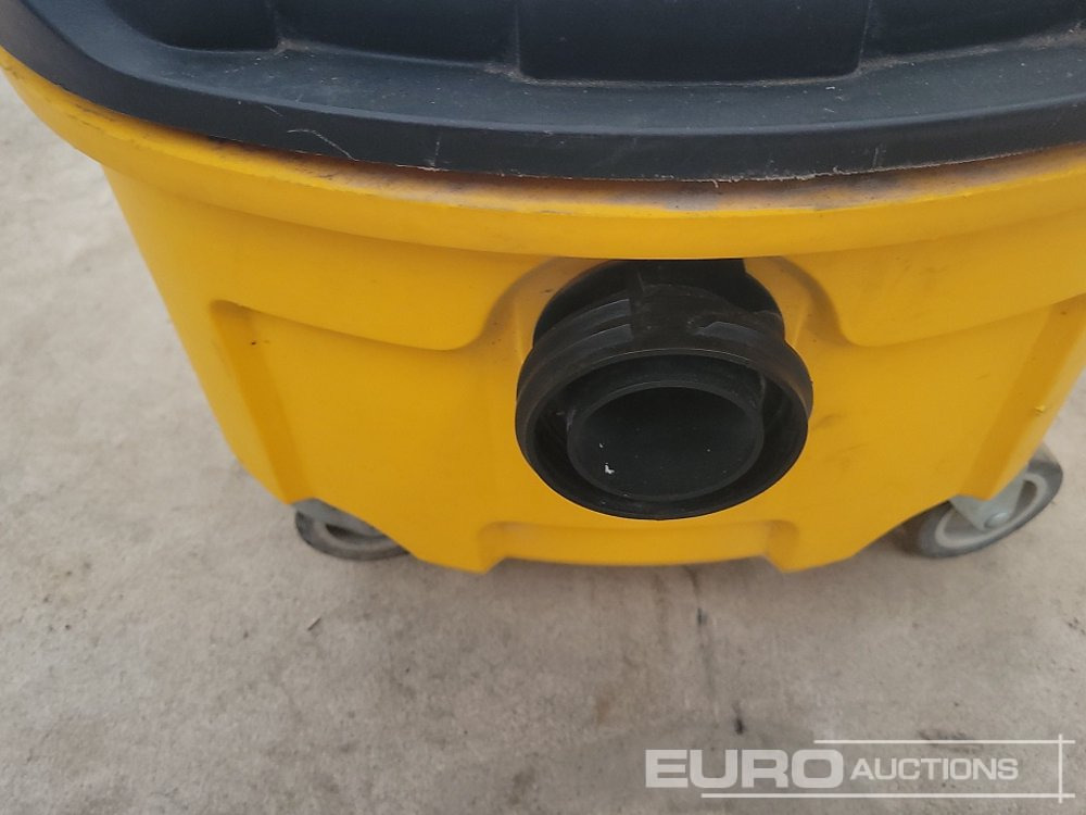 Construction equipment Dewalt DWV901L 110 Volt Industrial Vacuum Cleaner: picture 11