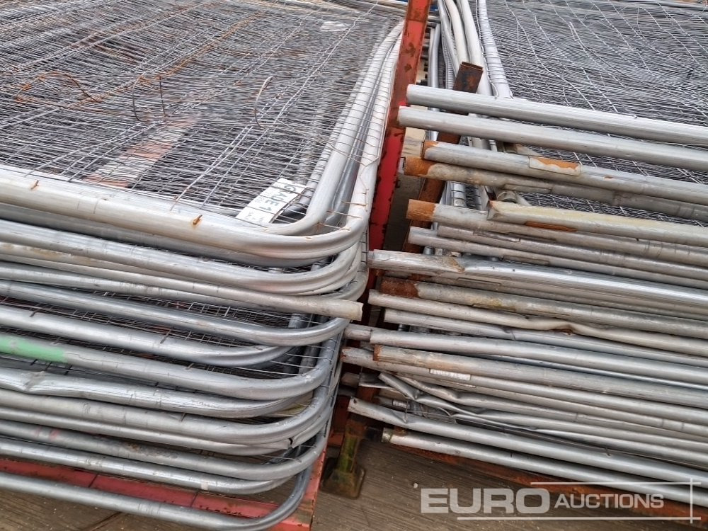 Construction equipment Stillage of Heras Fencing (2 of): picture 16