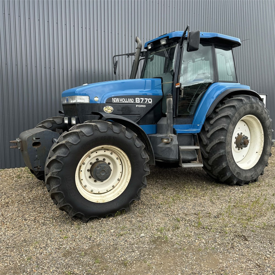 Farm tractor New Holland 8770: picture 6