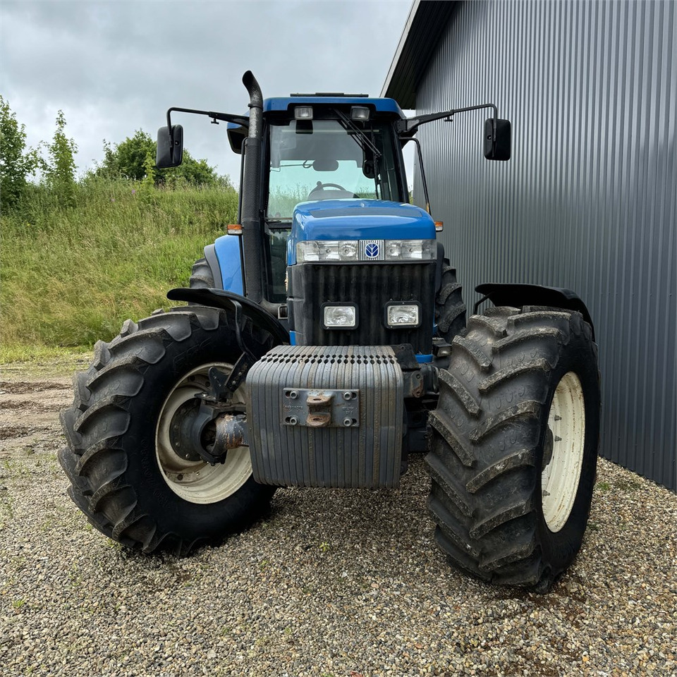 Farm tractor New Holland 8770: picture 9