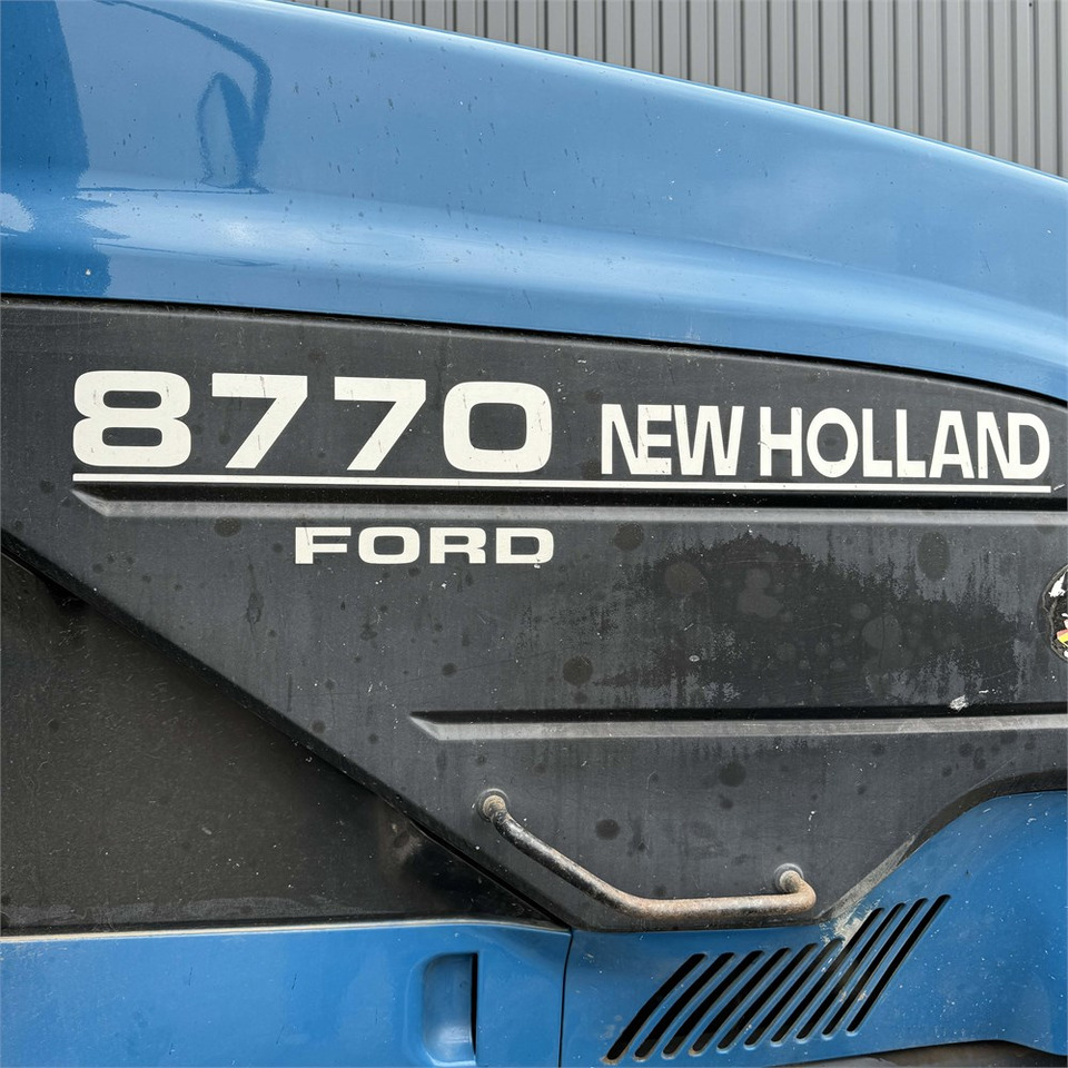 Farm tractor New Holland 8770: picture 23